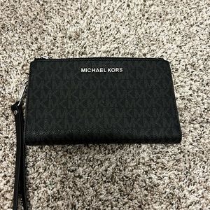 Michael Kors wallet - like new